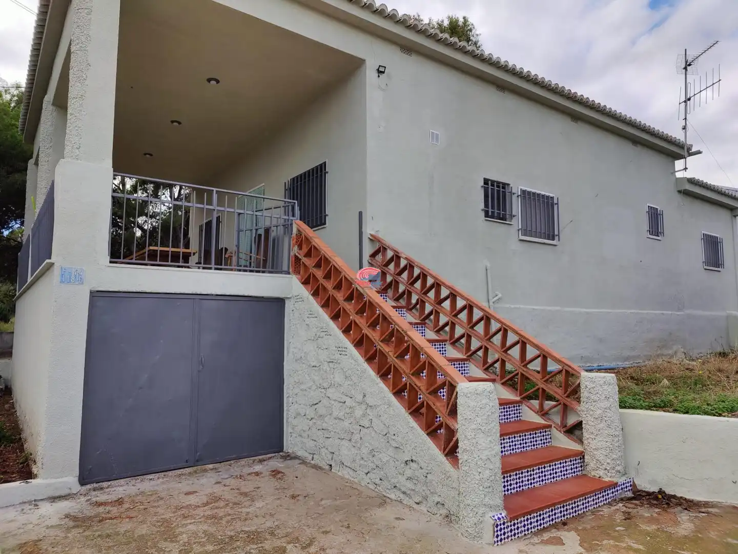 Vista exterior de Casa o chalet de alquiler en Sagunto / Sagunt con Terraza y Piscina comunitaria