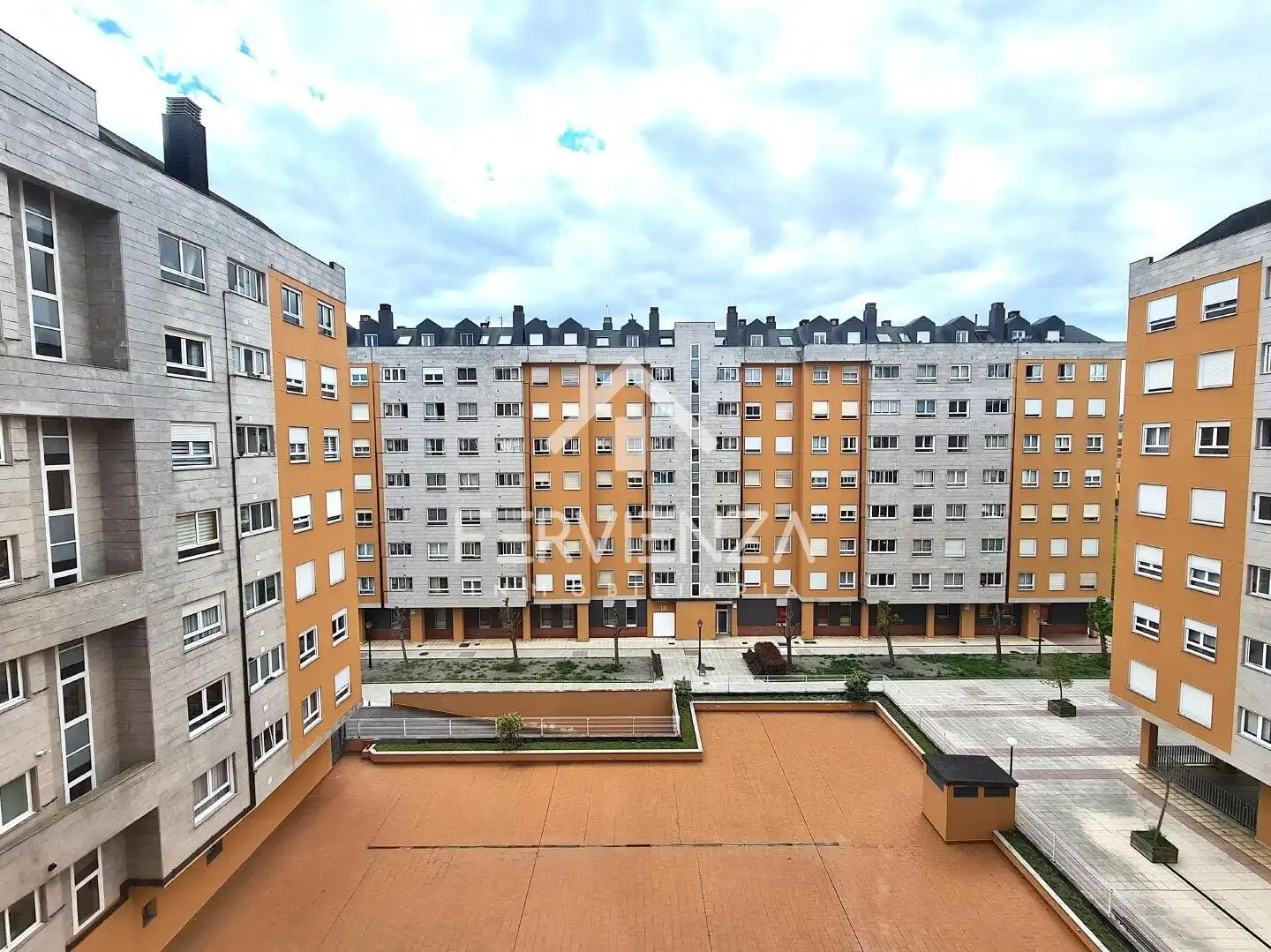 Vista exterior de Pis en venda en Oviedo 