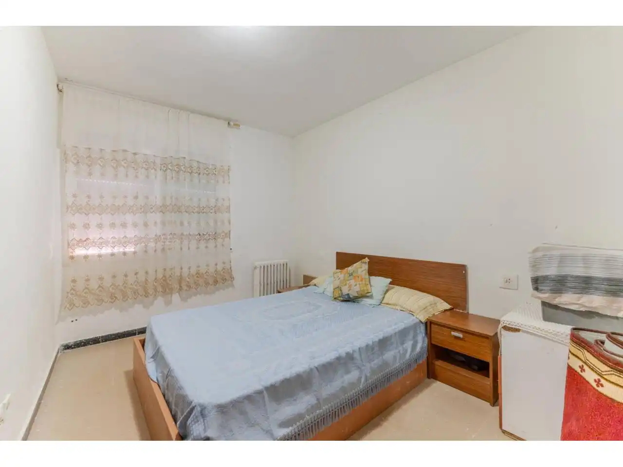 Schlafzimmer von Wohnung zum Verkauf in Salt mit Heizung