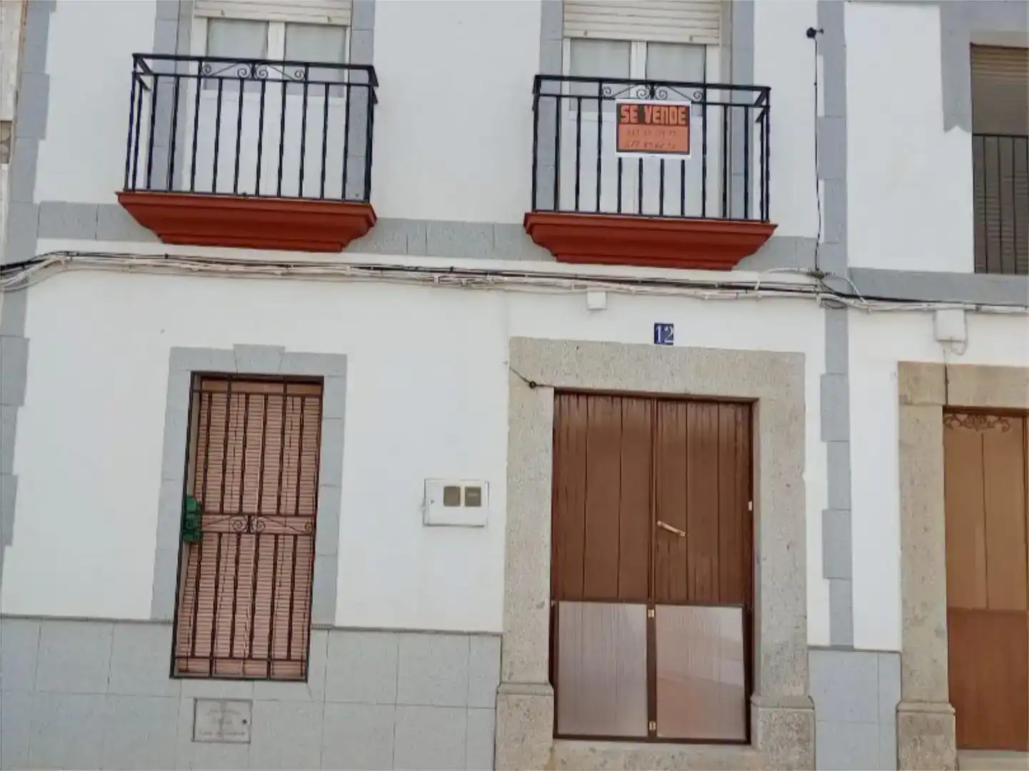 Vista exterior de Casa adosada en venda en Monterrubio de la Serena amb Jardí privat, Moblat i Forn