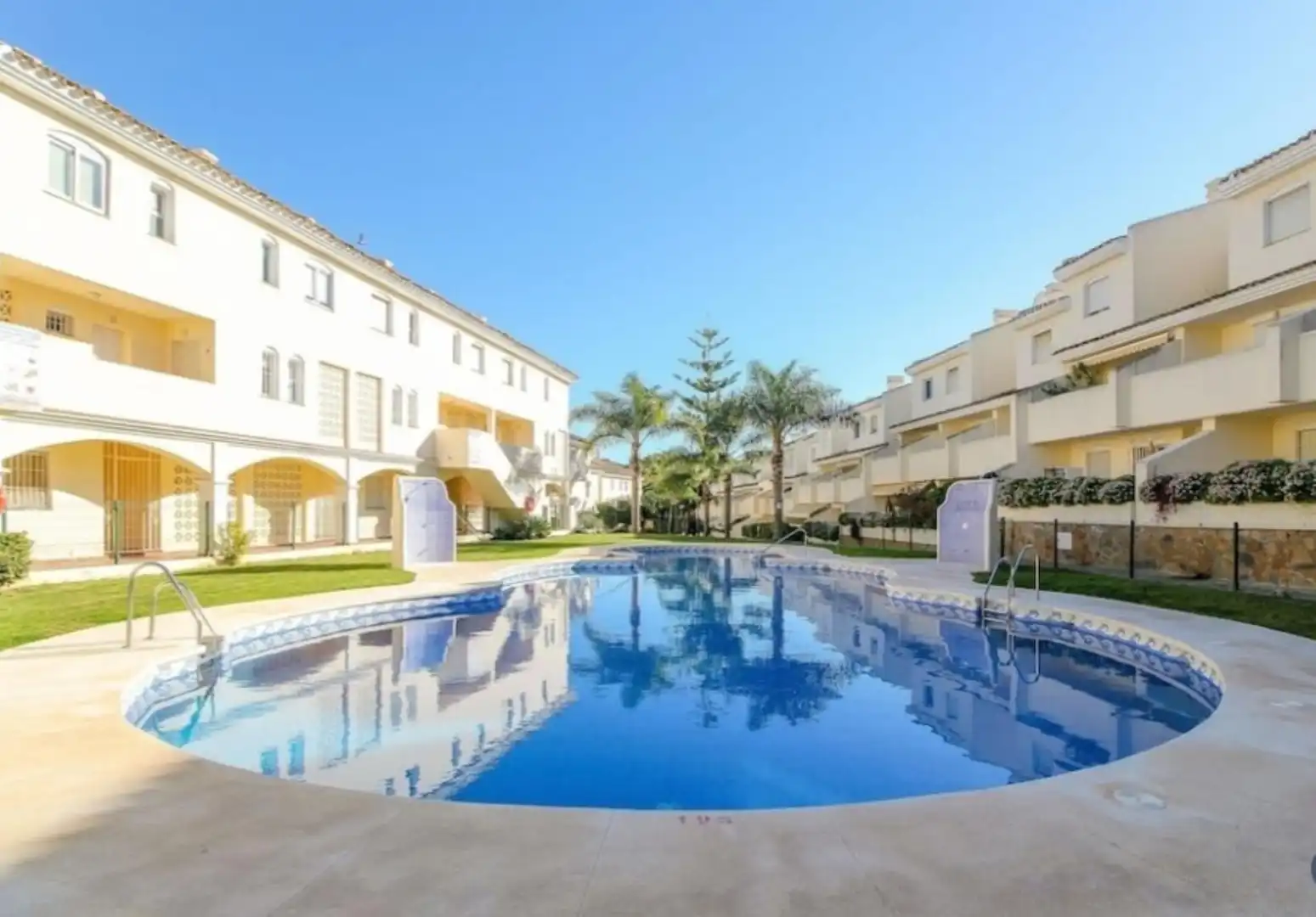 Vista exterior de Dúplex en venta en Mijas con Aire acondicionado, Calefacción y Terraza