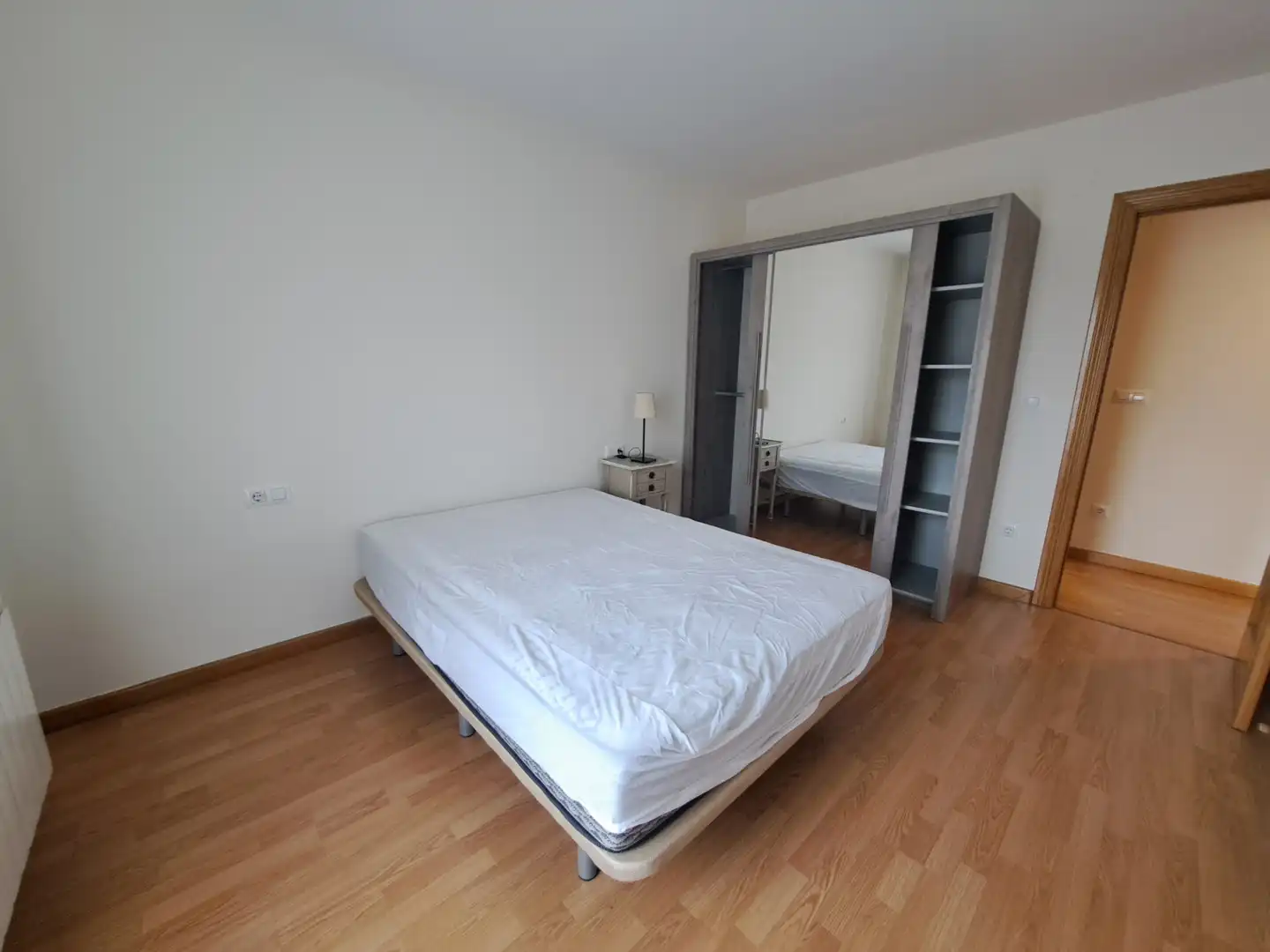 Habitación de Apartamento de alquiler en San Andrés del Rabanedo con Calefacción, Parquet y Trastero