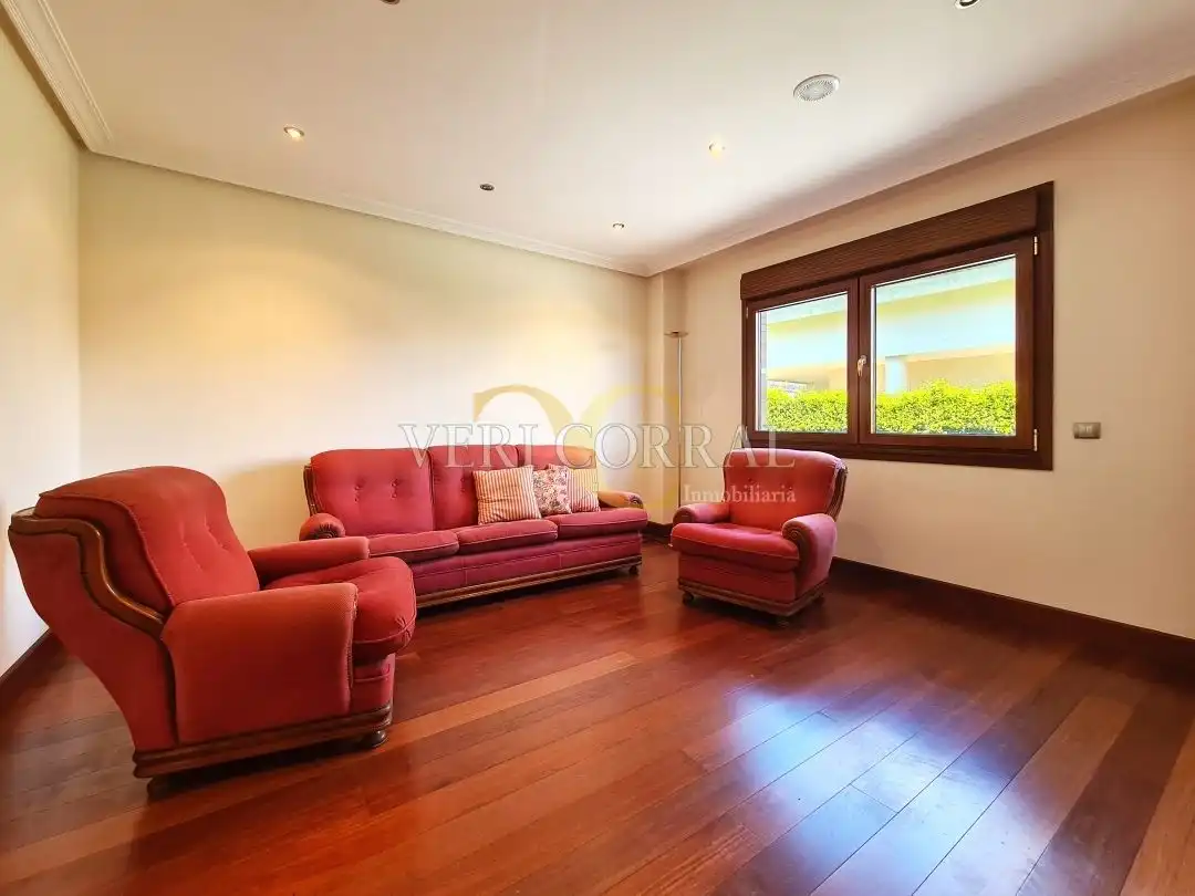 Sala de estar de Casa o chalet en venta en Oviedo  con Calefacción, Jardín privado y Terraza