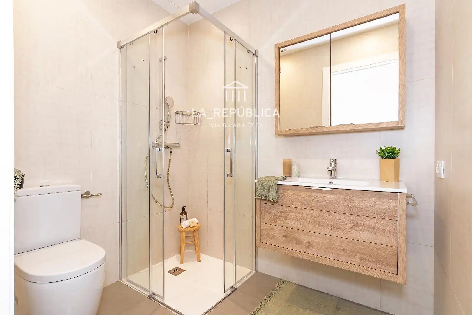 Baño de Piso en venta en Mataró con Aire acondicionado, Calefacción y Terraza