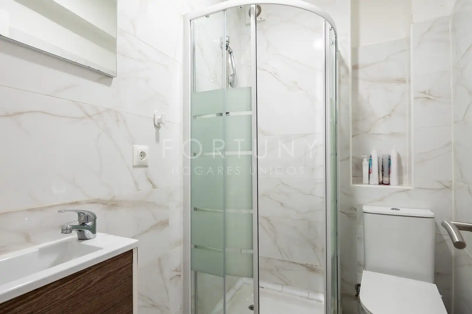 Bathroom of Flat for sale in Málaga  with Air Conditioner, Terrace and Furnished
