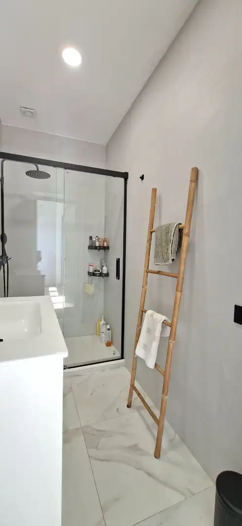 Bathroom of Flat for sale in Badalona  with Air Conditioner, Heating and Terrace
