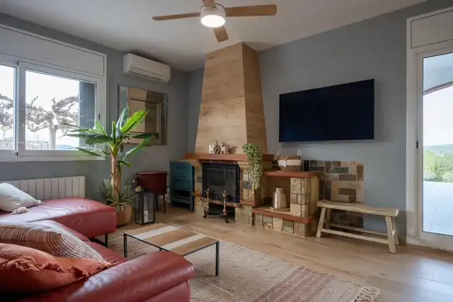 Sala de estar de Finca rústica en venta en La Riera de Gaià con Aire acondicionado, Calefacción y Jardín privado