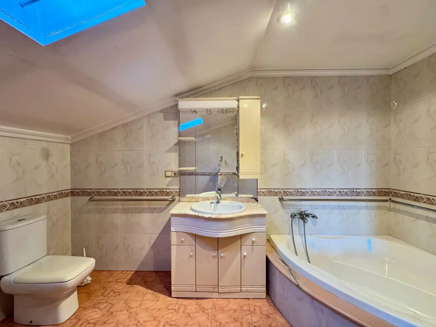Badezimmer von Haus oder Chalet zum Verkauf in Redondela mit Heizung, Privatgarten und Parkett