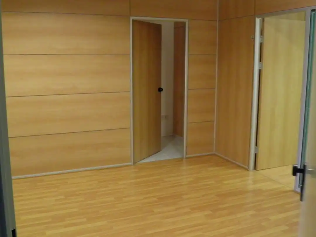 Office for rent in Girona  with Air Conditioner
