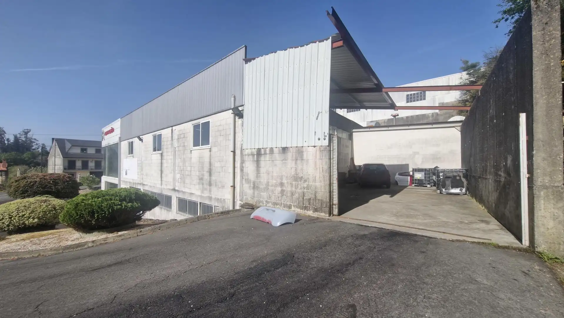 Vista exterior de Nave industrial de alquiler en Negreira