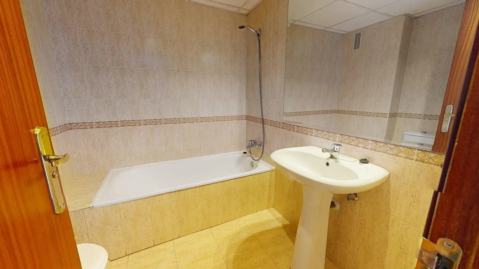 Badezimmer von Wohnung zum Verkauf in Córdoba mit Klimaanlage, Heizung und Abstellraum