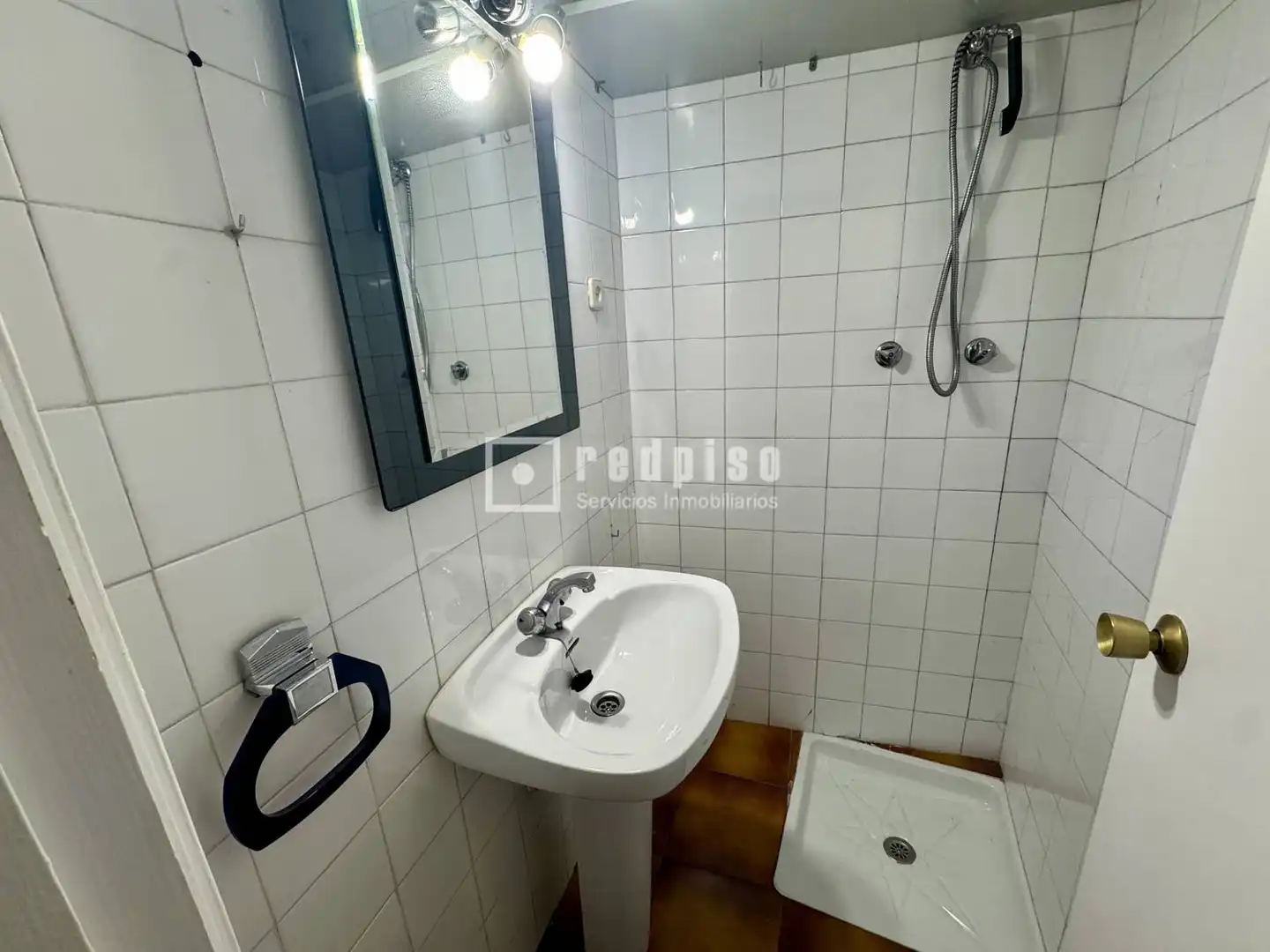 Baño de Local de alquiler en El Escorial con Aire acondicionado