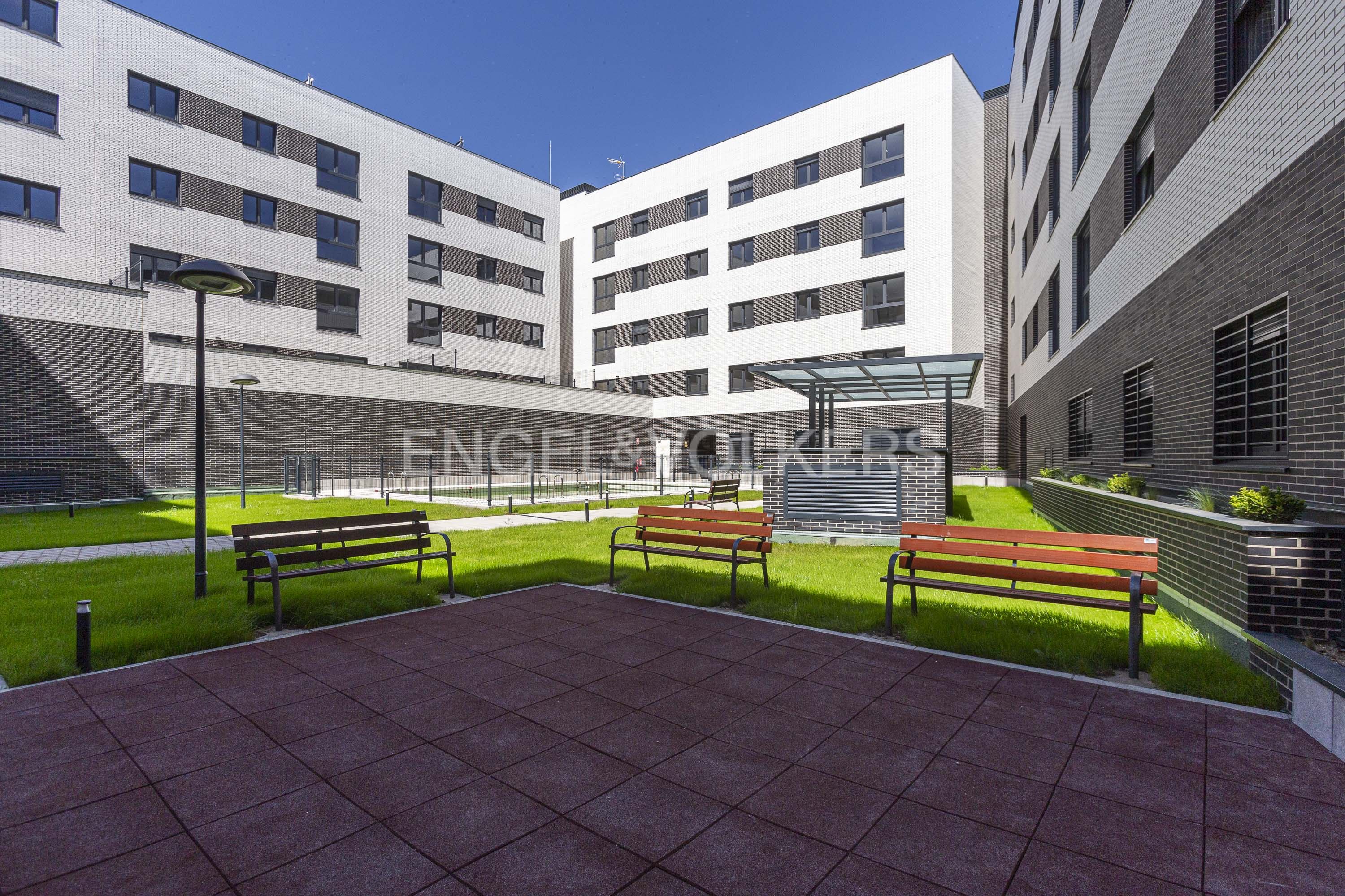 Terrassa de Apartament de lloguer en  Madrid Capital amb Aire condicionat, Calefacció i Piscina