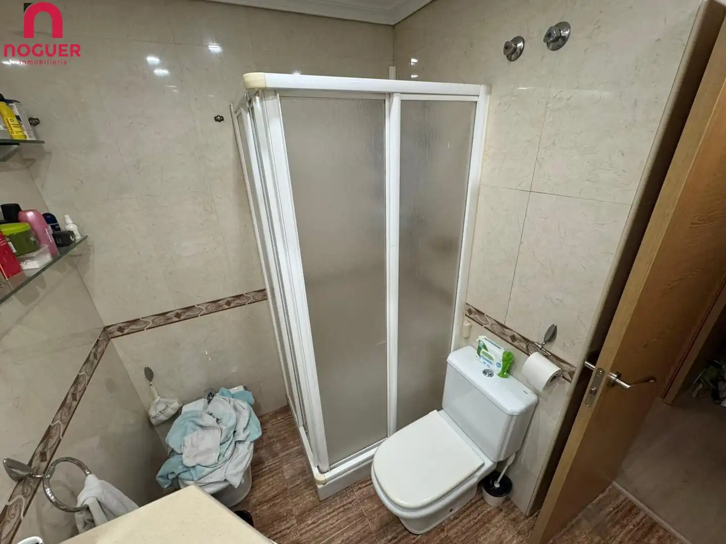 Bany de Casa o xalet en venda en Córdoba amb Terrassa i Balcó