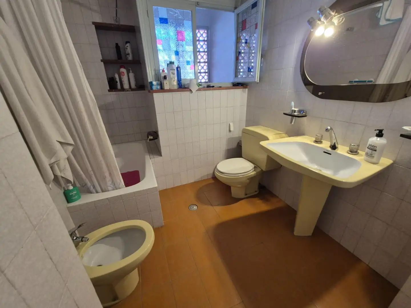 Bany de Casa o xalet en venda en Elda amb Jardí privat, Terrassa i Traster