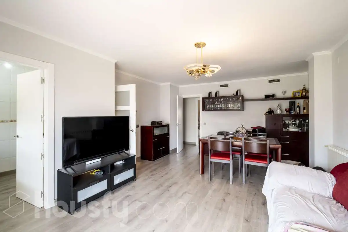 Sala de estar de Piso en venta en Santa Perpètua de Mogoda con Balcón