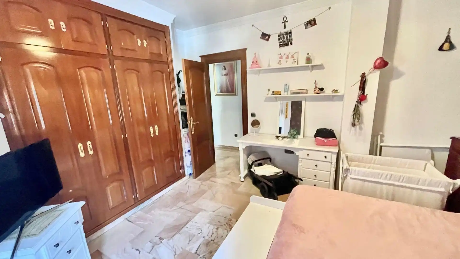 Dormitori de Casa o xalet en venda en Alhaurín de la Torre amb Aire condicionat, Jardí privat i Terrassa