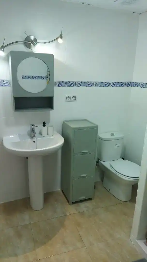 Bathroom of Detached homes for share in Martos  with Air Conditioner and Furnished