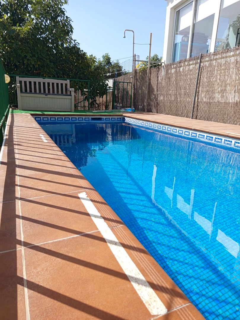 Piscina de Casa o xalet de lloguer en Nerja amb Aire condicionat, Calefacció i Jardí privat