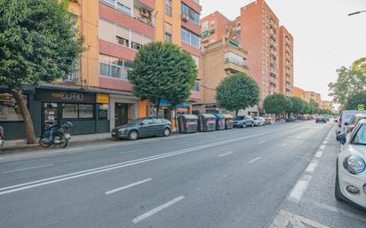 Vista exterior de Pis en venda en  Granada Capital amb Aire condicionat i Terrassa