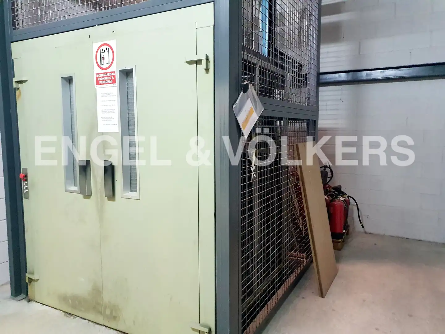 Nau industrial en venda en Cornellà de Llobregat