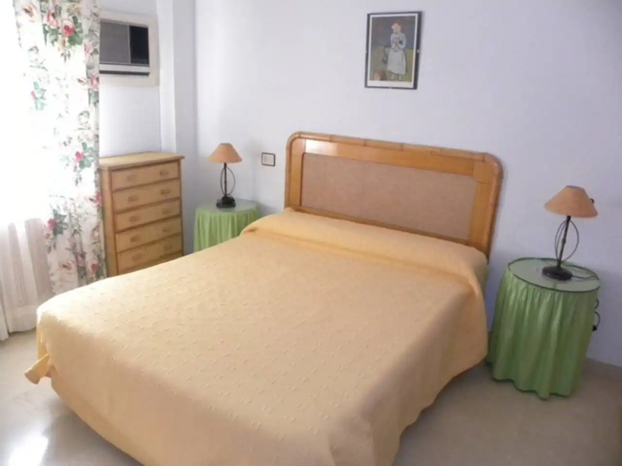 Dormitori de Apartament de lloguer en Almuñécar amb Aire condicionat, Terrassa i Moblat