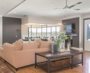 Sala d'estar de Apartament en venda en  Madrid Capital amb Aire condicionat, Calefacció i Terrassa