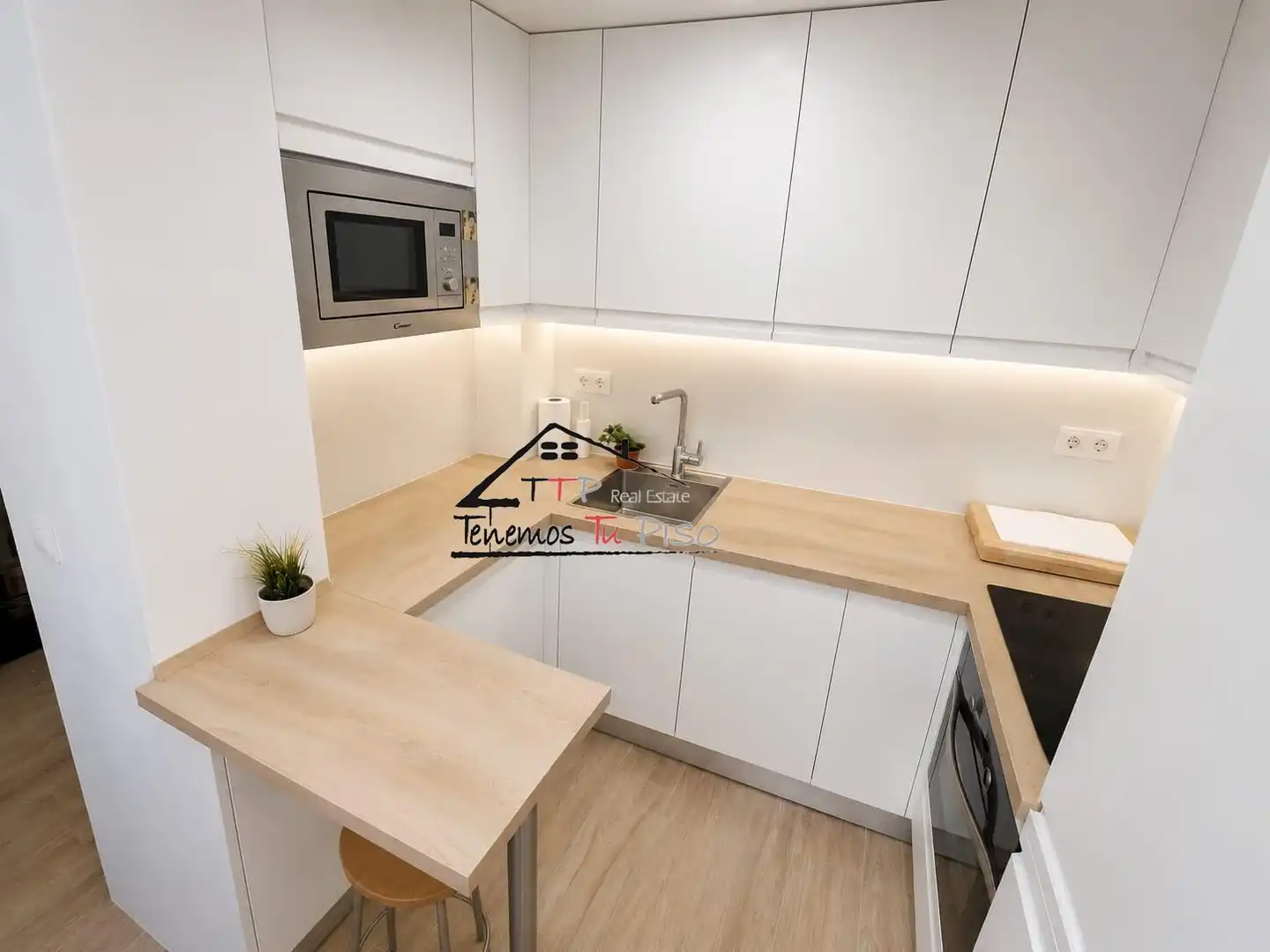 Kitchen of Flat for rent in Zaragoza  with Air Conditioner, Heating and Parquet flooring