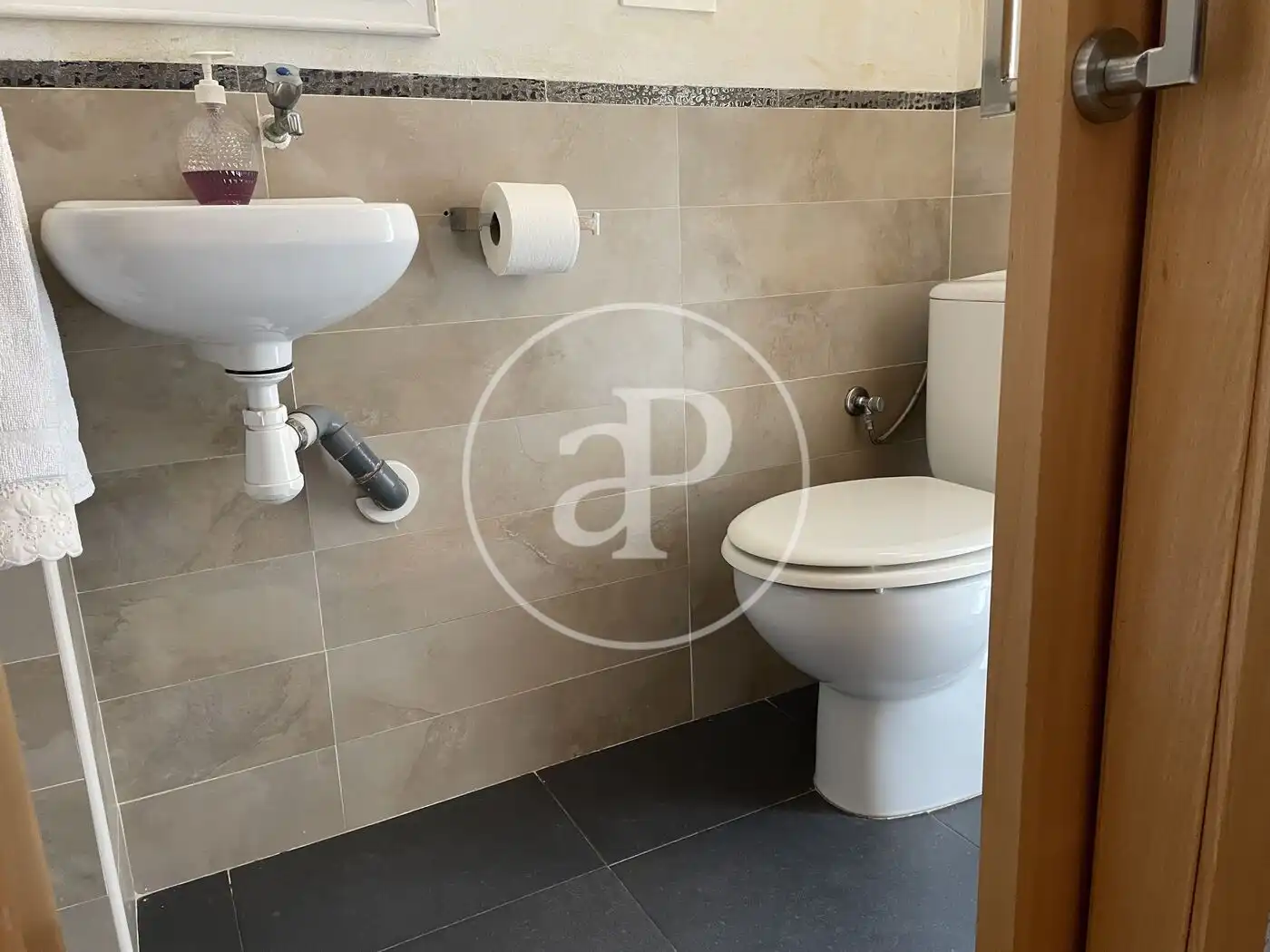 Baño de Dúplex de alquiler en Santa Pola con Aire acondicionado, Calefacción y Terraza