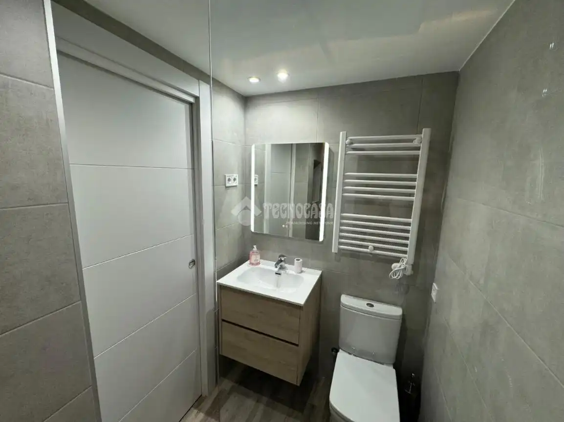 Badezimmer von Wohnung zur Miete in Madrid mit Klimaanlage, Heizung und Parkett