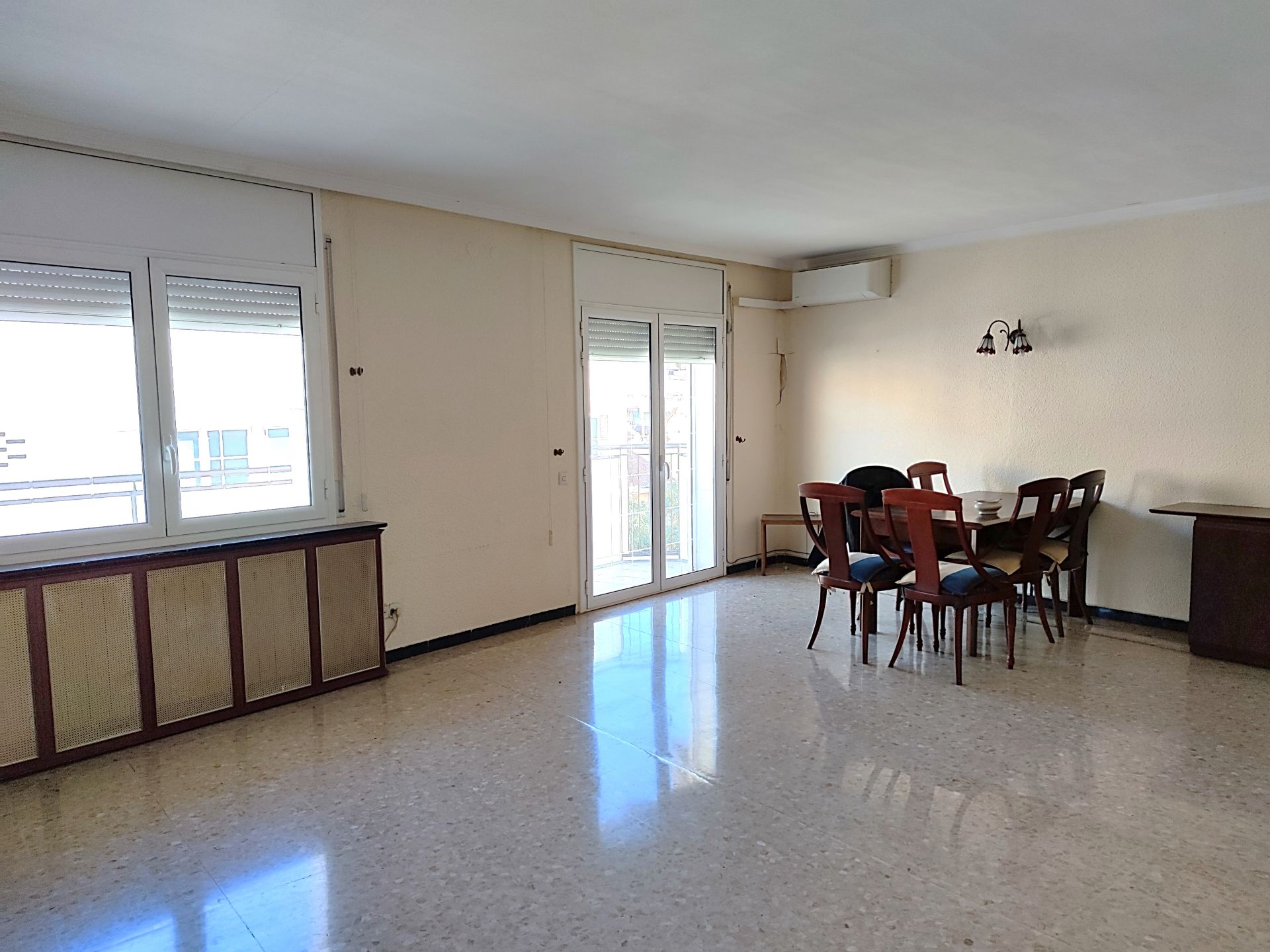 Living room of Flat for sale in Badalona  with Air Conditioner, Heating and Oven