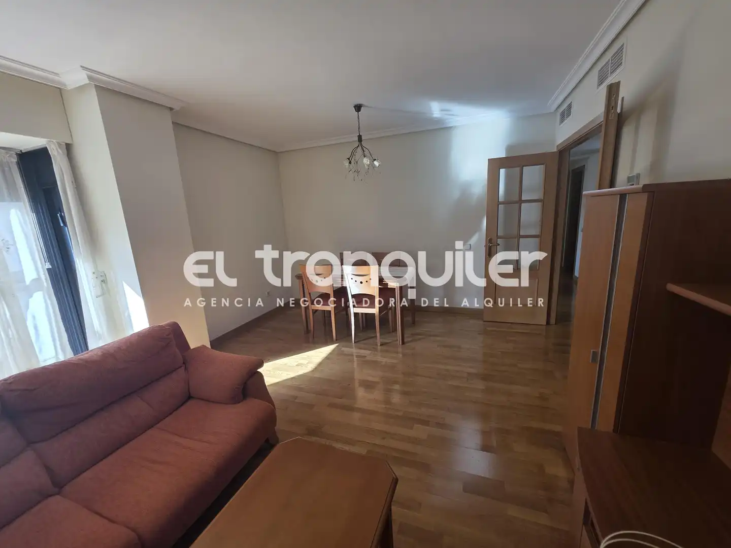 Living room of Flat for rent in Madrid  with Air Conditioner, Parquet flooring and Swimming Pool
