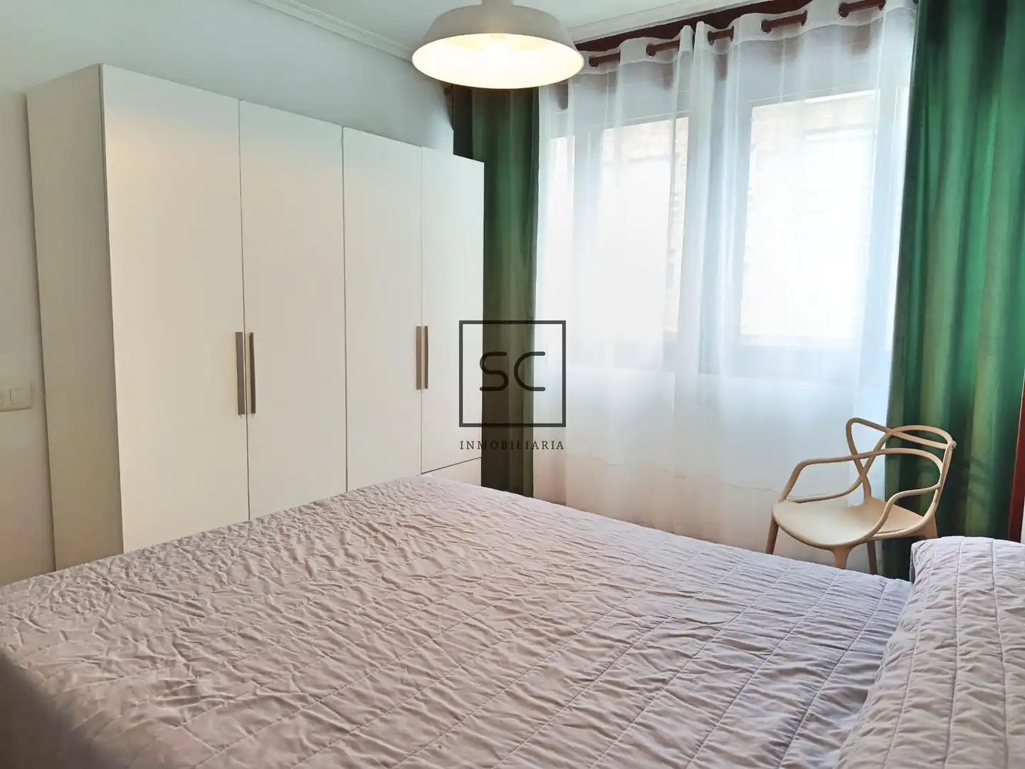 Dormitori de Apartament en venda en Ferrol amb Traster i Moblat
