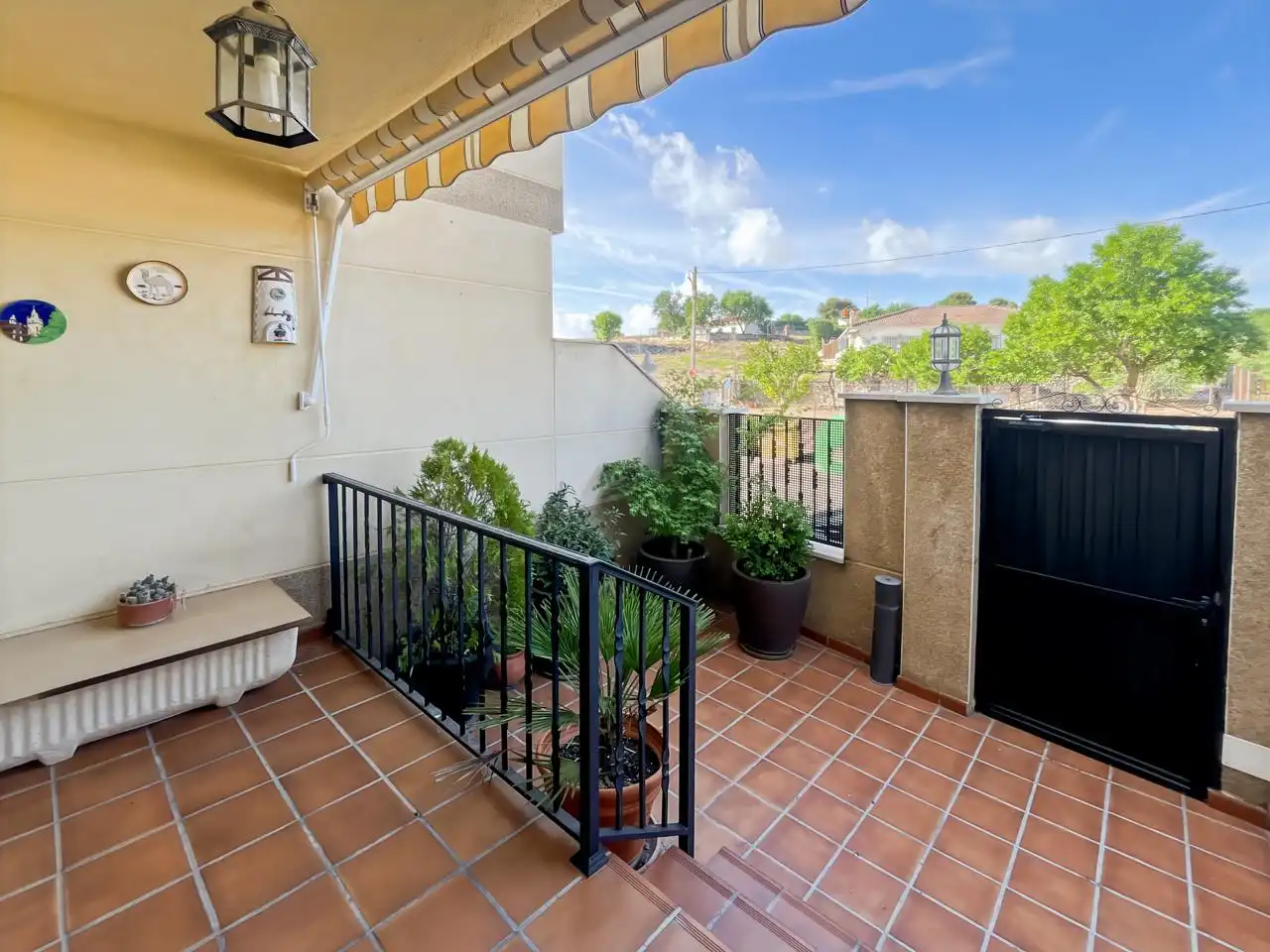 Terrassa de Casa adosada en venda en Valdelaguna amb Calefacció, Jardí privat i Terrassa