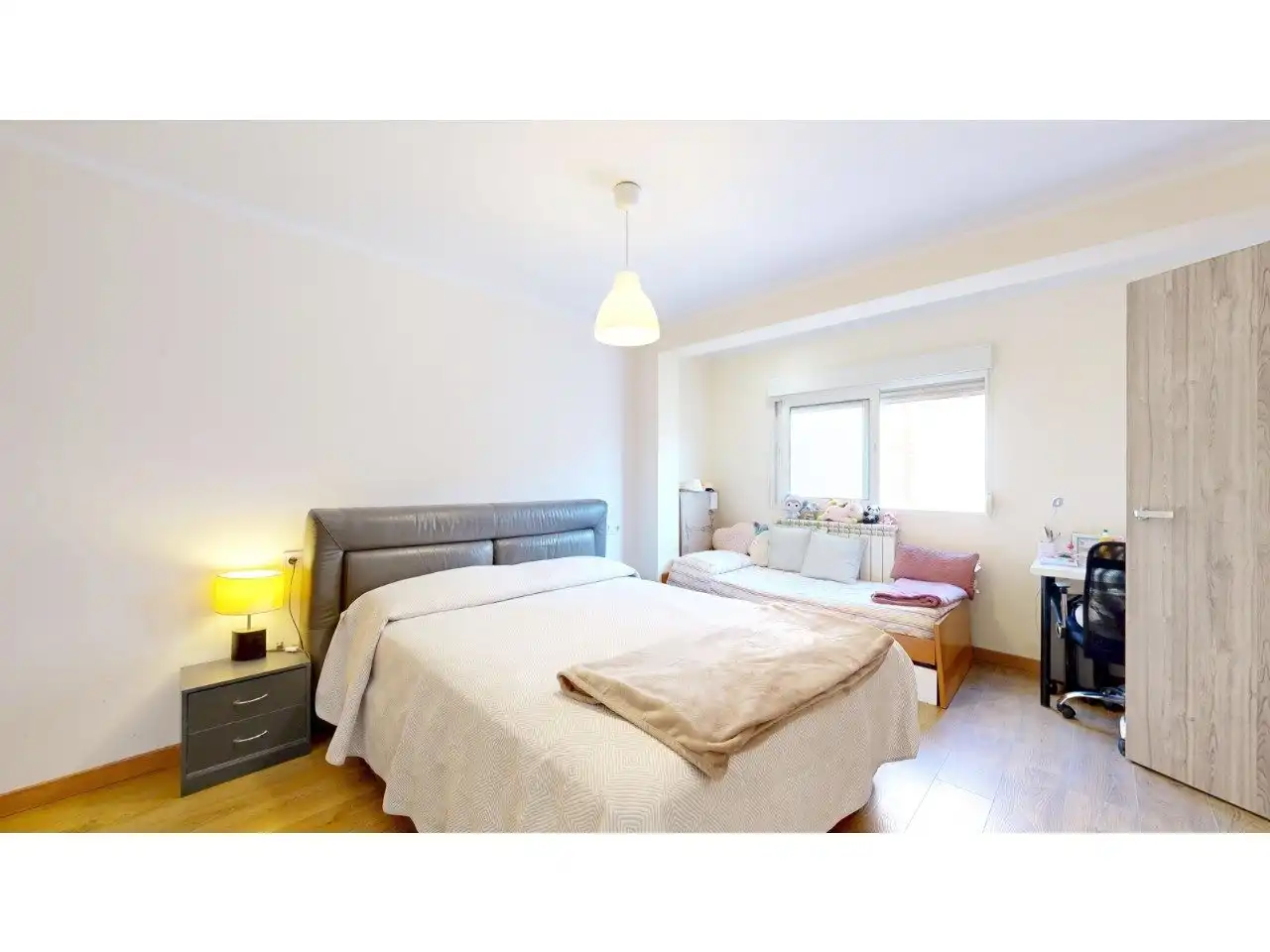 Bedroom of Flat for sale in Torrent  with Air Conditioner, Private garden and Balcony