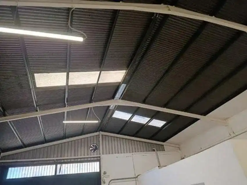 Außenansicht von Fabrikhallen zum Verkauf in Aldaia, Valencia