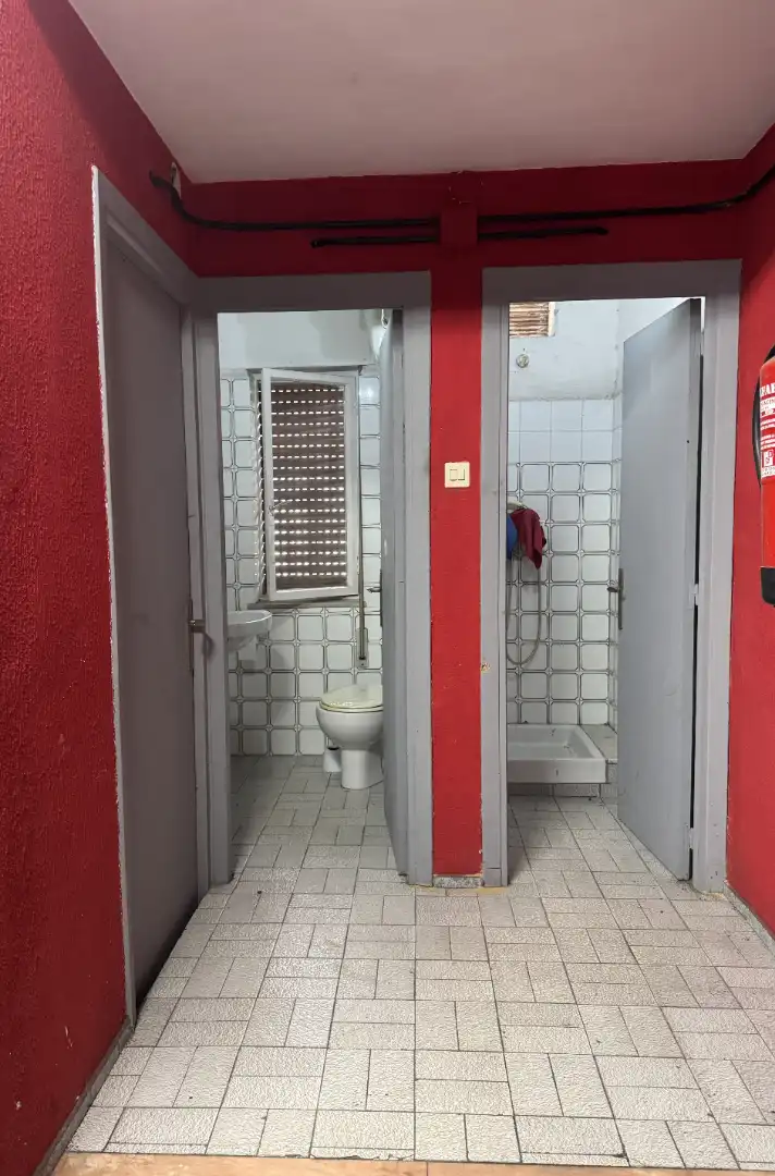 Baño de Local en venta en Corvera de Asturias con Parquet