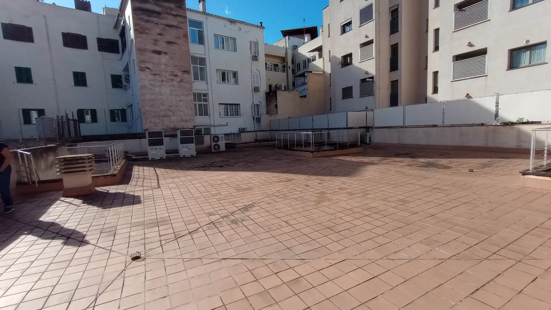 Außenansicht von Büro zum Verkauf in  Palma de Mallorca mit Klimaanlage, Heizung und Terrasse