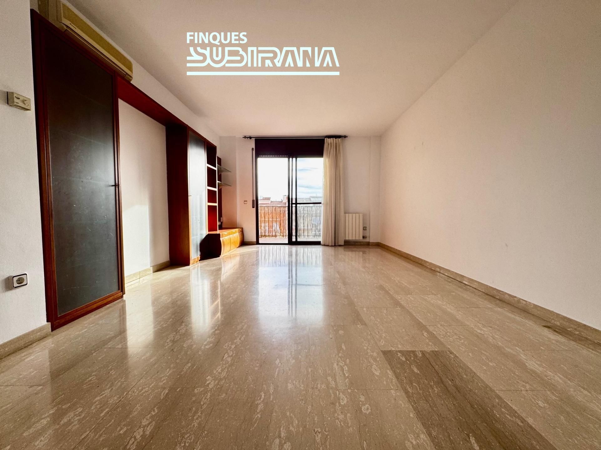 Vista exterior de Pis en venda en Igualada amb Calefacció i Balcó