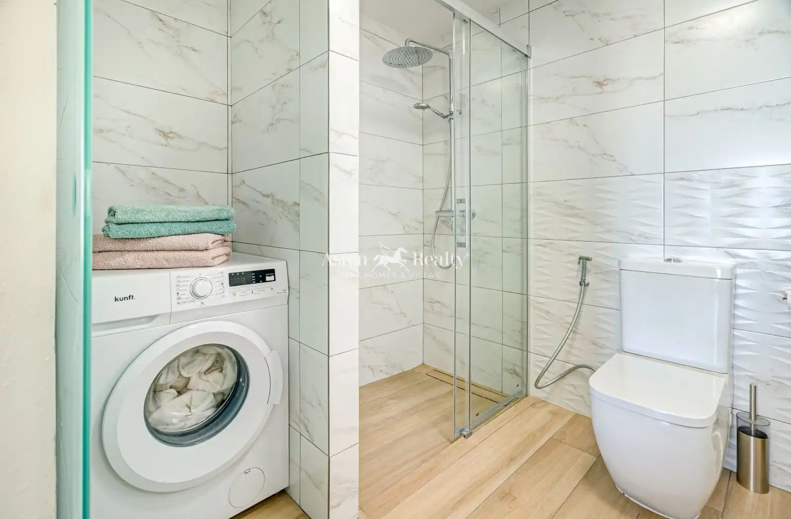 Badezimmer von Dachboden zum Verkauf in Adeje mit Klimaanlage, Terrasse und Schwimmbad