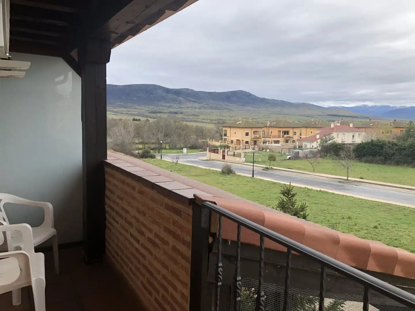 Vista exterior de Edifici en venda en Torrecaballeros