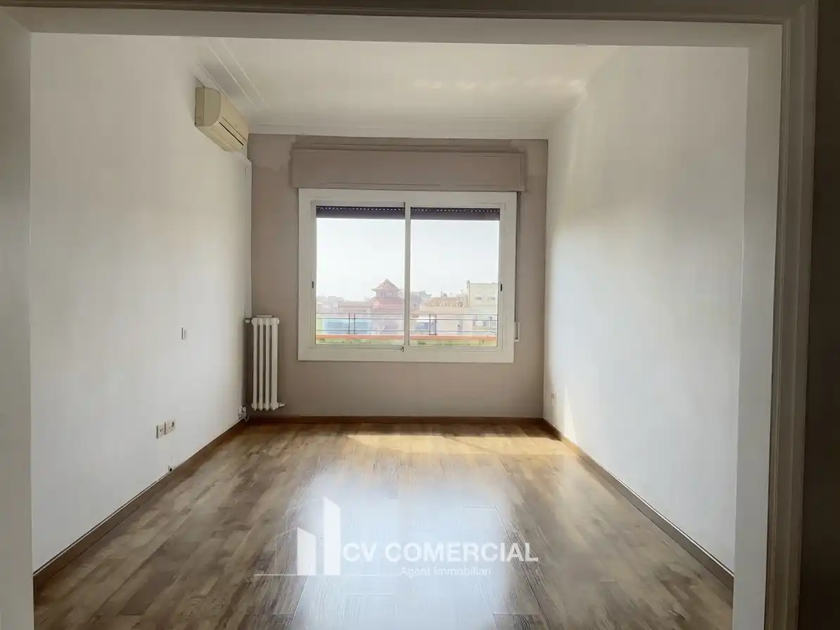 Piso con terraza en venta en Carrer del Comte d'Urgell, imagen 4
