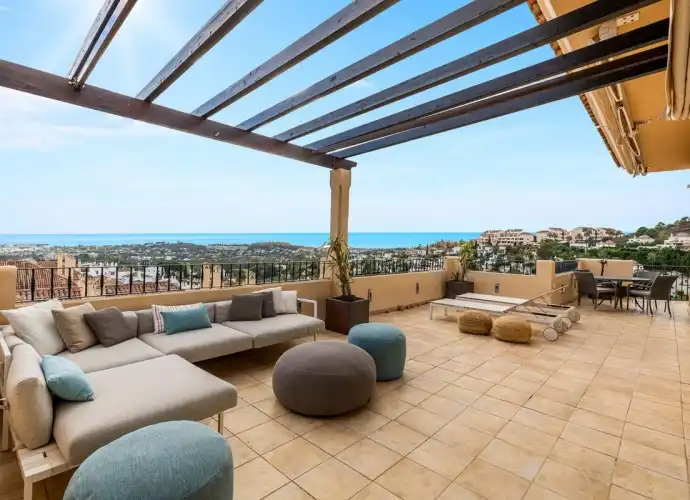Apartment with pool for sale in Nueva Andalucía