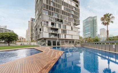 Swimming pool of Flat for sale in  Barcelona Capital  with Air Conditioner and Terrace