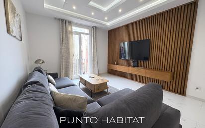 Living room of Flat for sale in  Barcelona Capital  with Air Conditioner, Heating and Parquet flooring