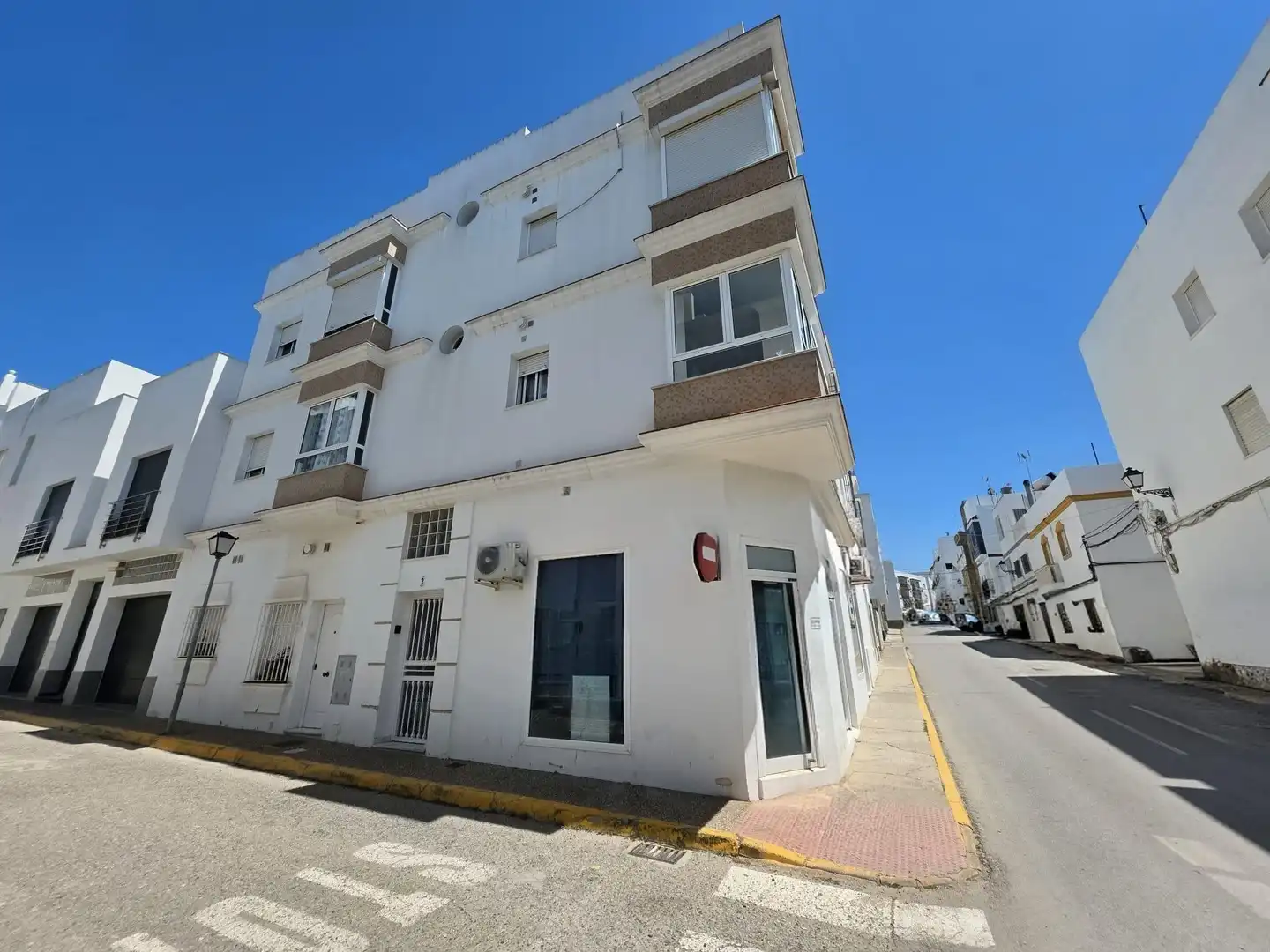 Außenansicht von Wohnungen zum Verkauf in Conil de la Frontera mit Heizung und Balkon