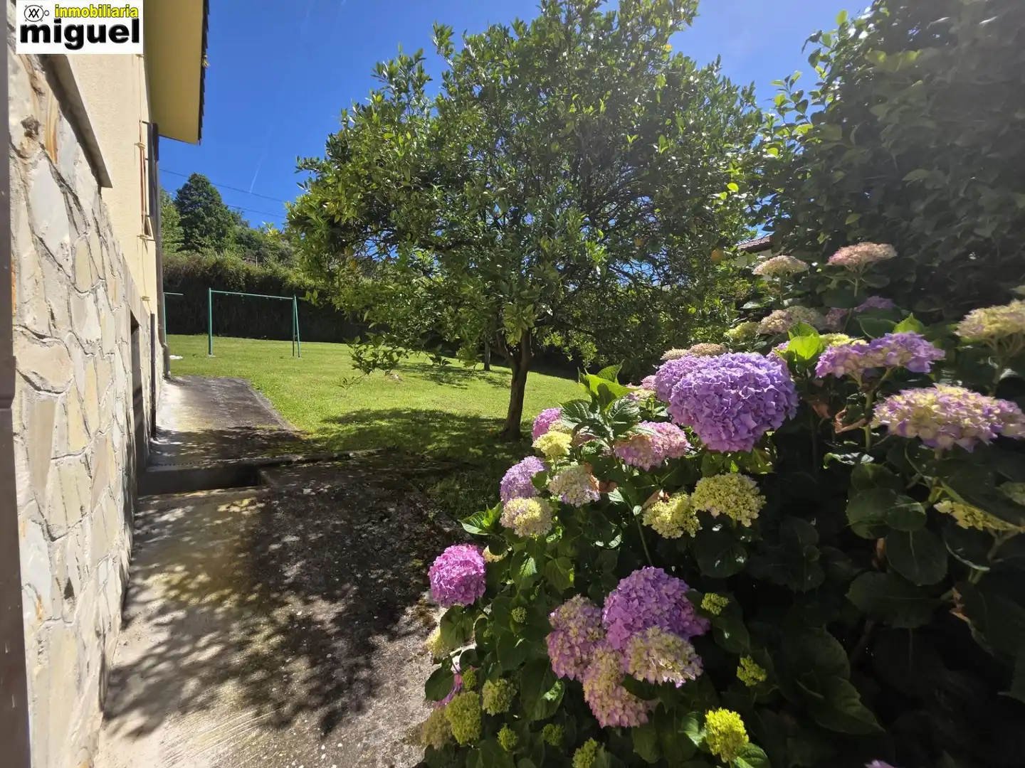 Jardí de Casa o xalet en venda en Llanes amb Calefacció, Jardí privat i Terrassa