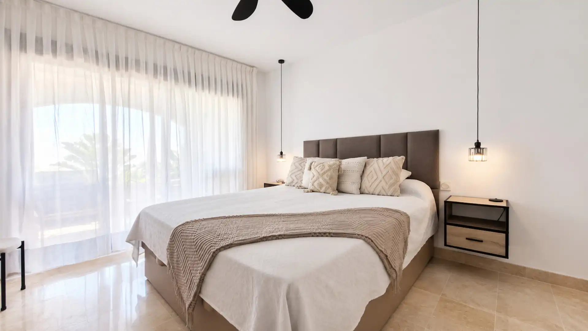 Habitación de Planta baja en venta en Manilva con Aire acondicionado, Terraza y Trastero