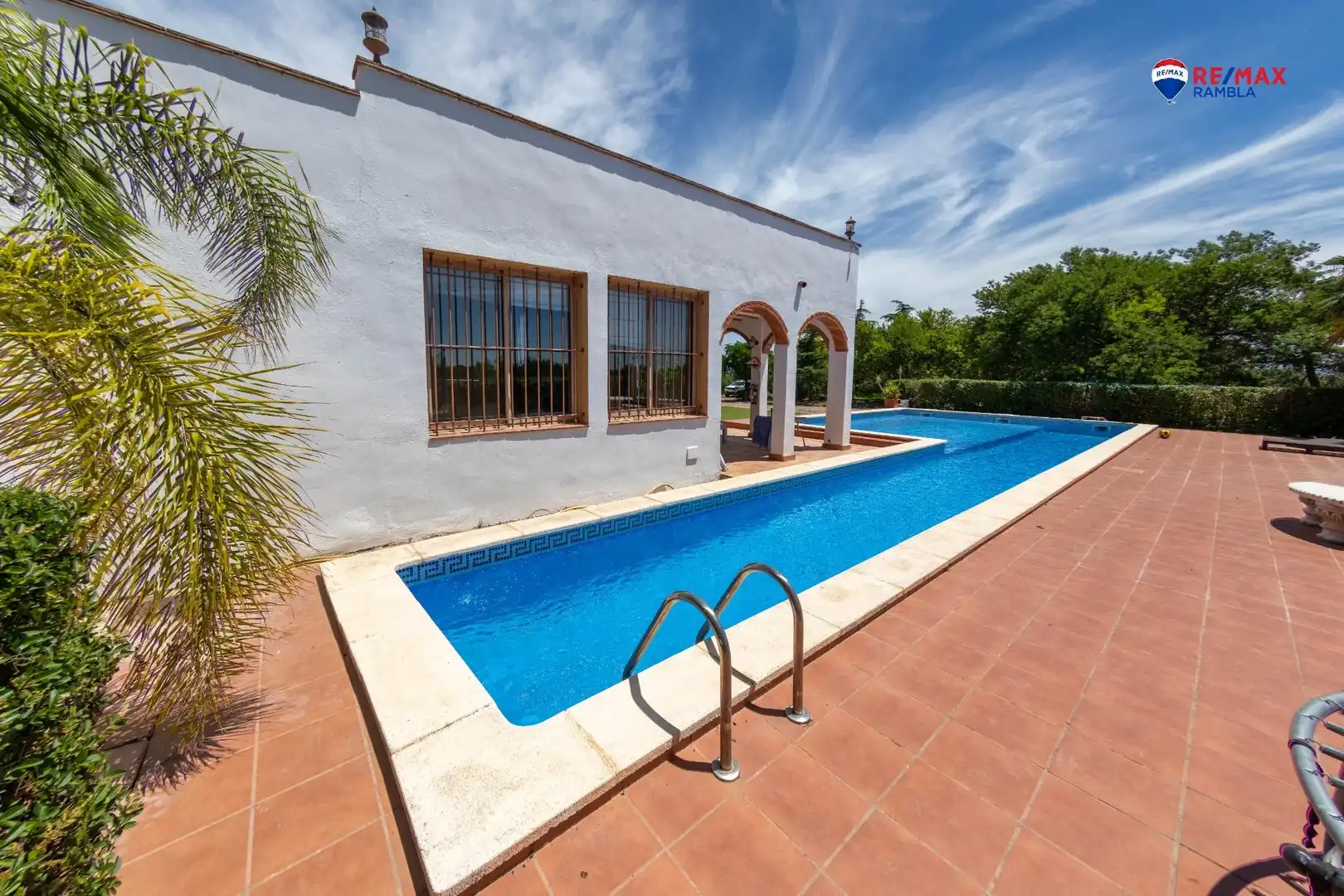 Piscina de Finca rústica en venta en Montbrió del Camp