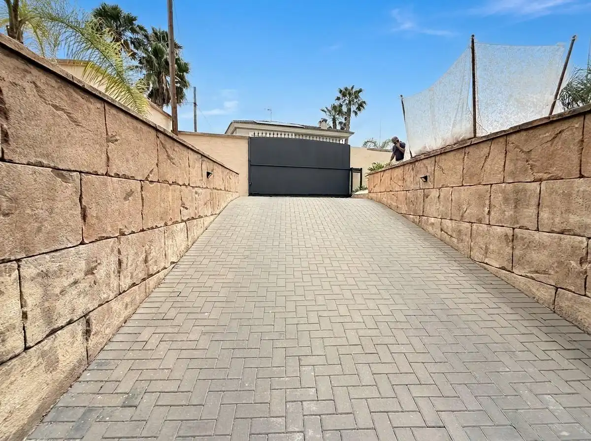 Parking de Casa o chalet en venta en San Vicente del Raspeig / Sant Vicent del Raspeig con Aire acondicionado, Jardín privado y Terraza
